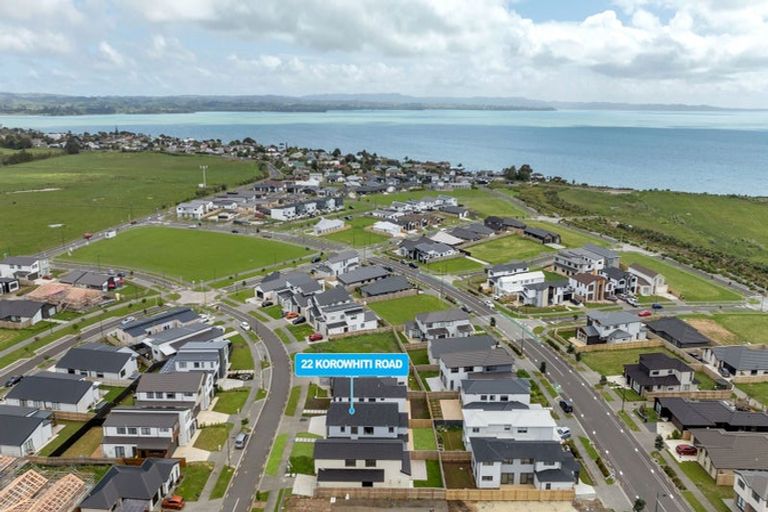Photo of property in 22 Korowhiti Road, Clarks Beach, 2122