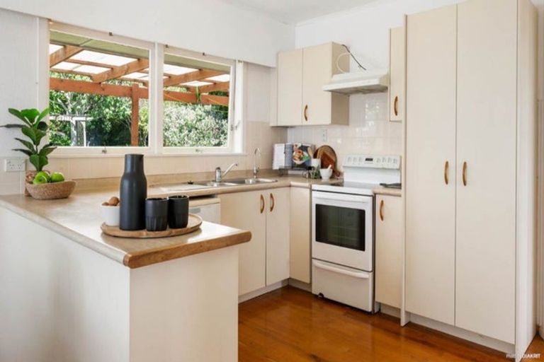 Photo of property in 15 Sealy Road, Torbay, Auckland, 0630