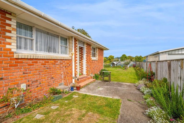 Photo of property in 1 Graham Street, Eltham, 4322