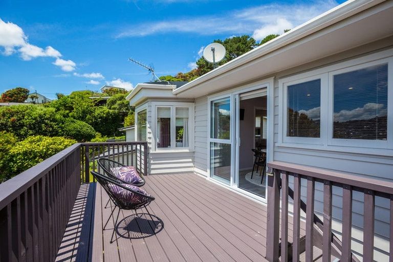 Photo of property in 17 Southern Cross Crescent, Island Bay, Wellington, 6023
