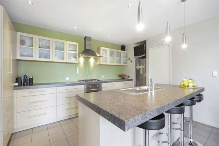 Photo of property in 25 Linkwater Way, Parklands, Christchurch, 8083