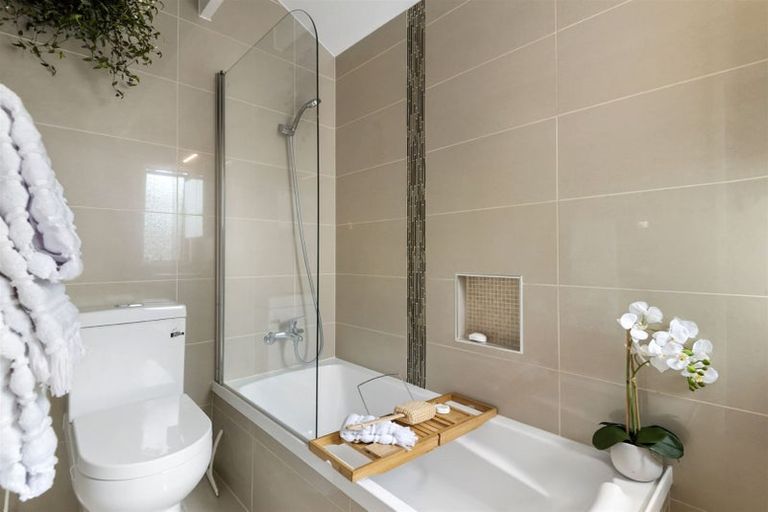 Photo of property in 2/1 Mulberry Place, Glenfield, Auckland, 0629