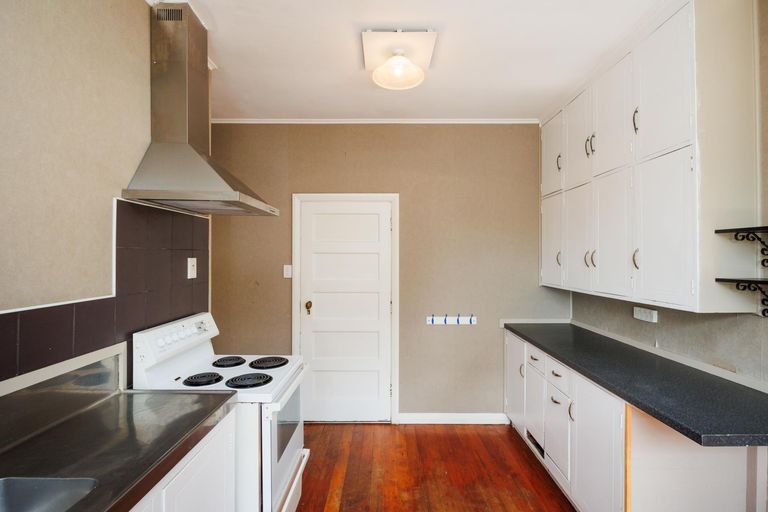 Photo of property in 43 Millar Street, Terrace End, Palmerston North, 4410