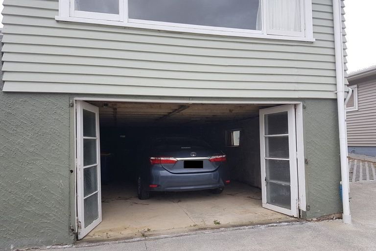 Photo of property in 519a East Coast Road, Murrays Bay, Auckland, 0630