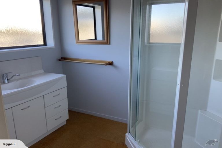 Photo of property in 132 Karewa Parade, Papamoa Beach, Papamoa, 3118