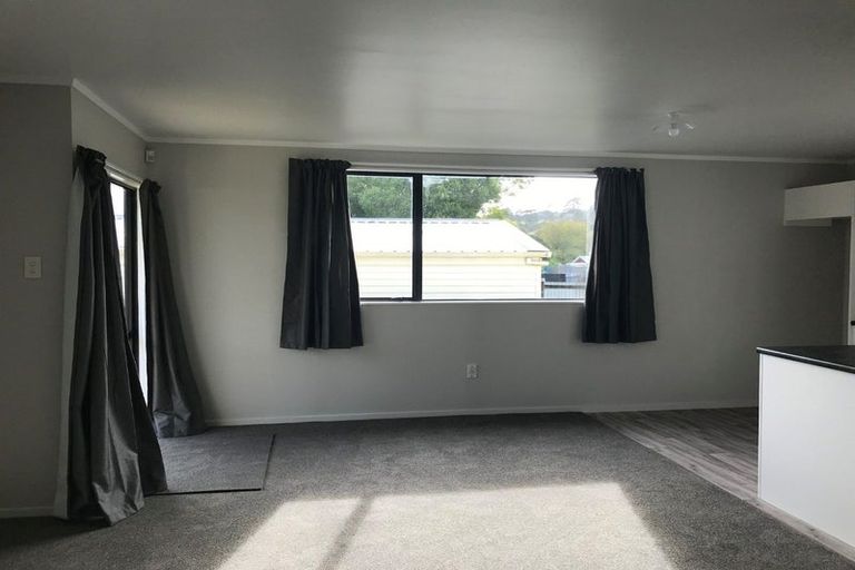 Photo of property in 2/77 Redcrest Avenue, Red Hill, Papakura, 2110