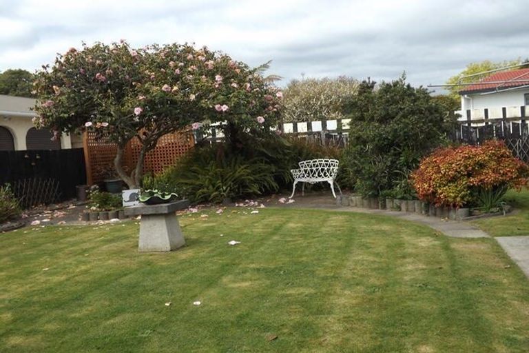 Photo of property in 10 Te Kama Street, Levin, 5510