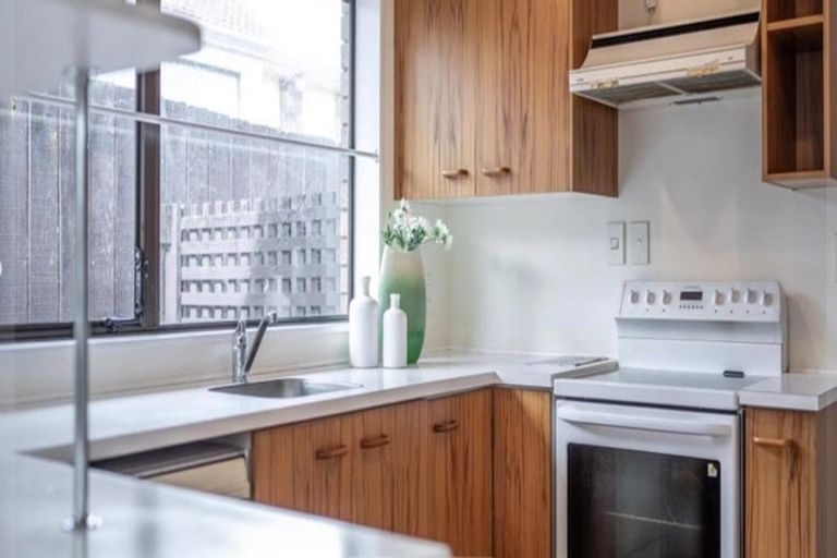 Photo of property in 2/77 Aberfeldy Avenue, Highland Park, Auckland, 2010