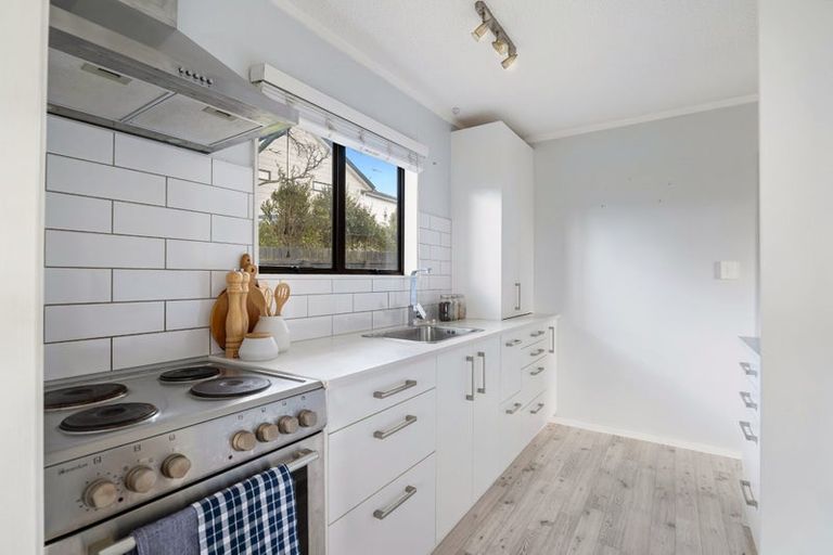 Photo of property in 15a Ngahere Views, Orewa, 0931