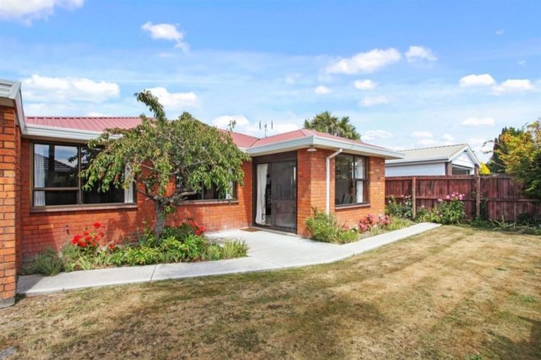 Photo of property in 2/281 Sawyers Arms Road, Bishopdale, Christchurch, 8053