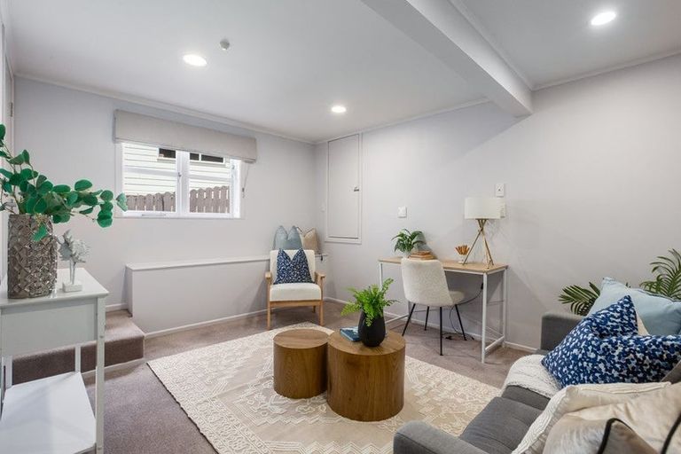 Photo of property in 17 Southern Cross Crescent, Island Bay, Wellington, 6023