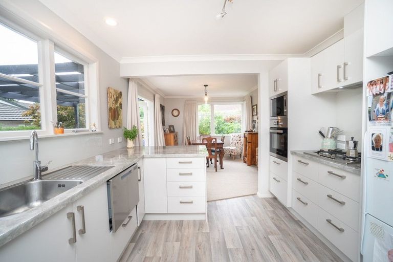 Photo of property in 4 Brett Place, Takaro, Palmerston North, 4412