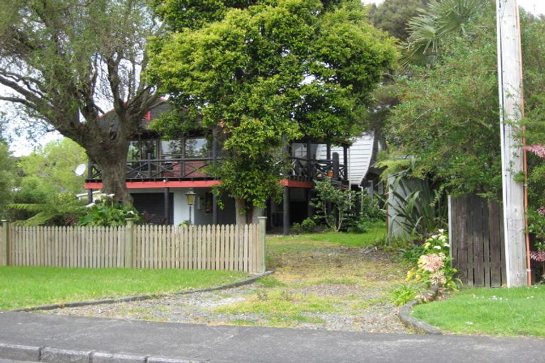 Photo of property in 23 The Terrace, Herald Island, Auckland, 0618