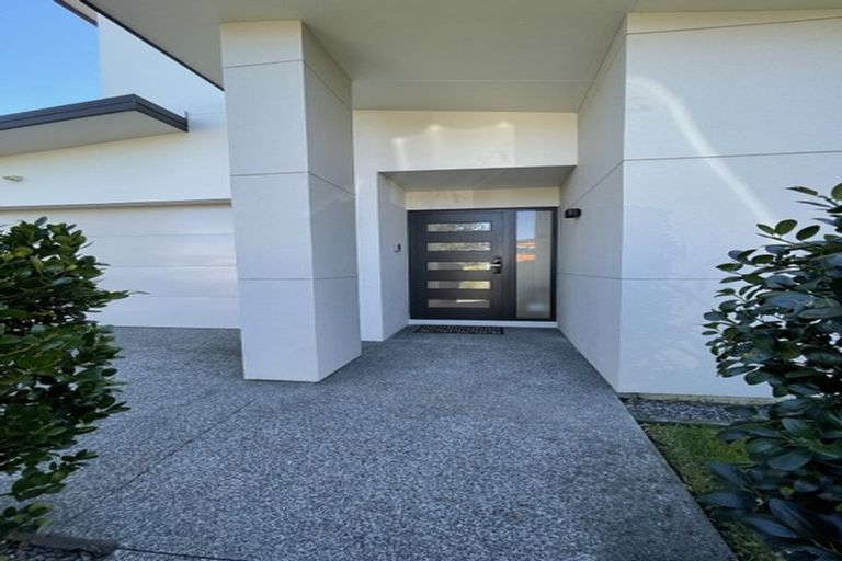 Photo of property in 17 Caldera Drive, Long Bay, Auckland, 0630