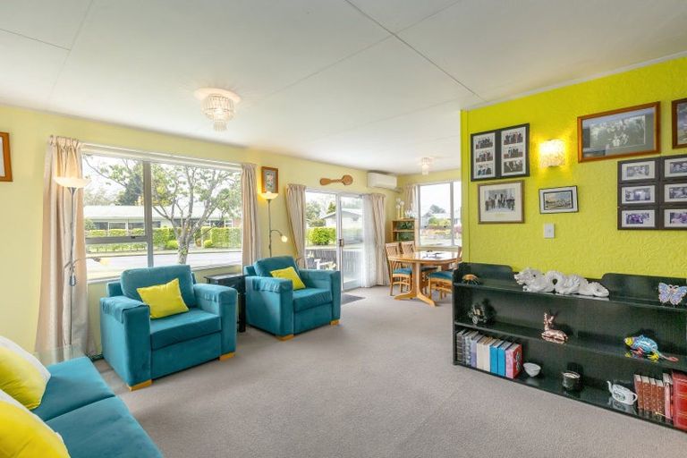 Photo of property in 2 Hornsby Street, Carterton, 5713