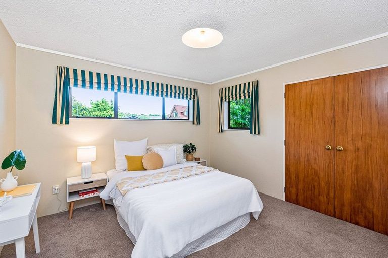 Photo of property in 33 Chilton Drive, Paraparaumu, 5032