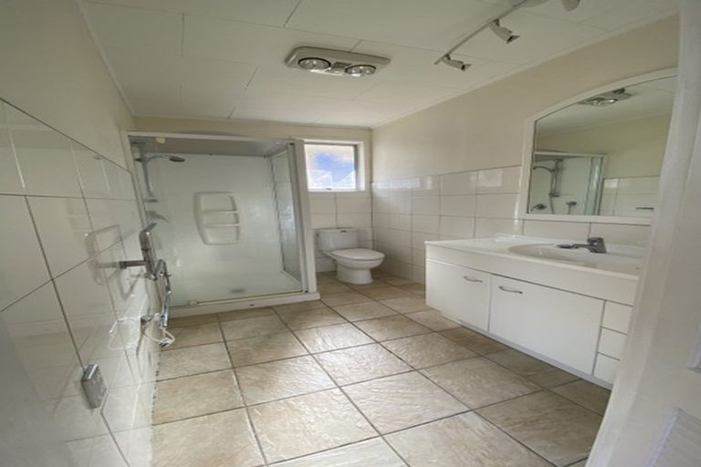 Photo of property in 21 Sequoia Place, Sunnynook, Auckland, 0620