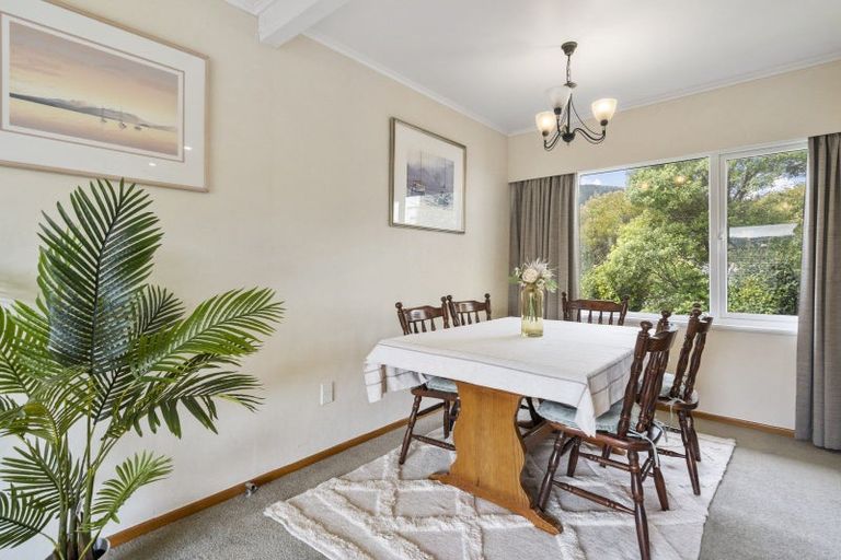 Photo of property in 72 Raroa Terrace, Tawa, Wellington, 5028