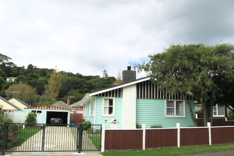 Photo of property in 21 Deller Grove, Silverstream, Upper Hutt, 5019