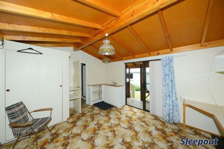 Photo of property in 56 Royal Park Drive, Parklands, Christchurch, 8083