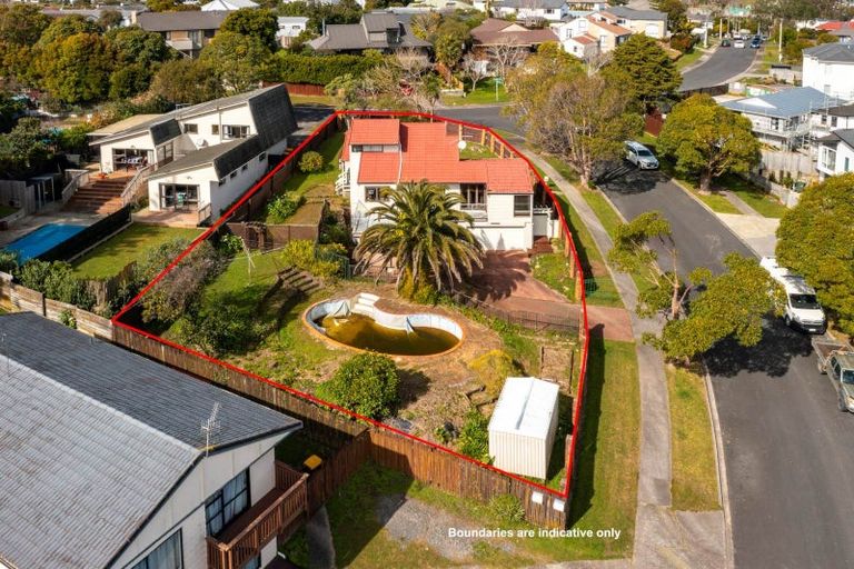Photo of property in 1 Newport Place, Forrest Hill, Auckland, 0620