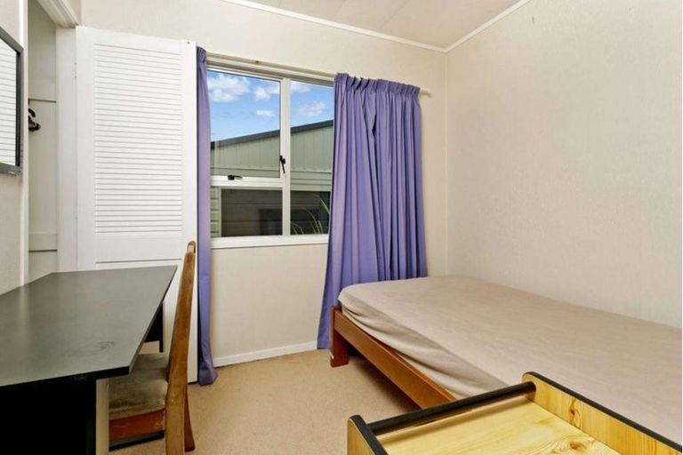 Photo of property in 37 Meadowood Drive, Unsworth Heights, Auckland, 0632