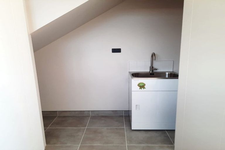 Photo of property in 121c Reeves Road, Pakuranga Heights, Auckland, 2010