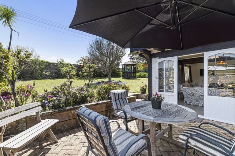 Photo of property in 2/12 Law Street, Torbay, Auckland, 0630