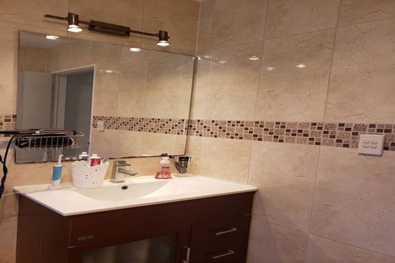 Photo of property in 38 Kenderdine Road, Papatoetoe, Auckland, 2025