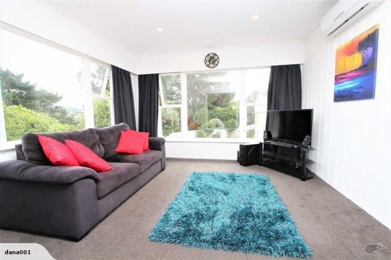 Photo of property in 31 Turville Crescent, Newlands, Wellington, 6037