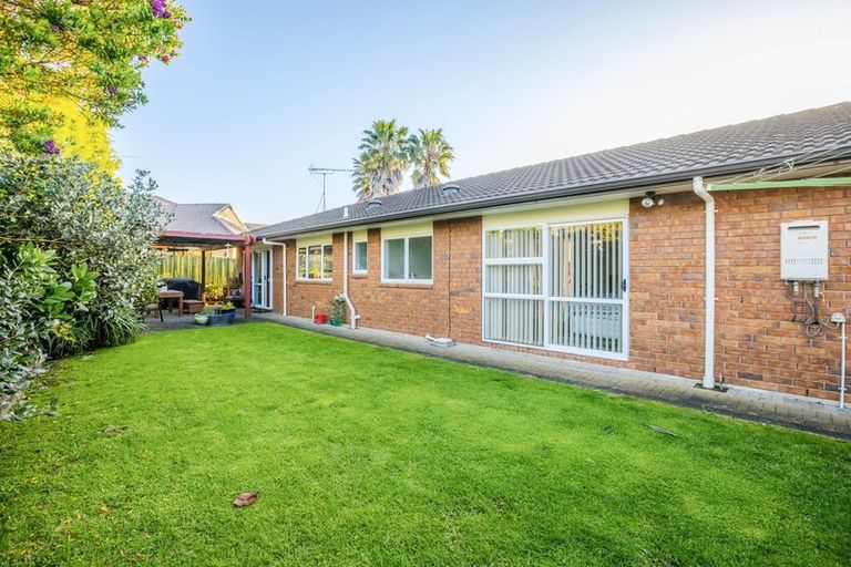 Photo of property in 20 Lothian Brae, Wattle Downs, Auckland, 2103