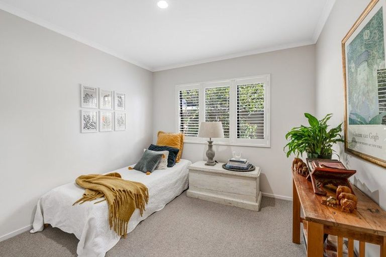 Photo of property in 57 Roberta Crescent, Orewa, 0931