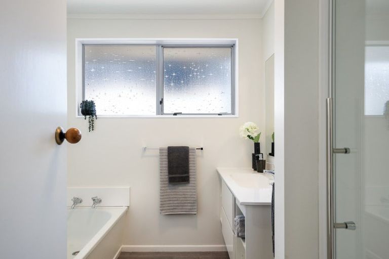 Photo of property in 22 Brightwater Crescent, Totara Park, Upper Hutt, 5018