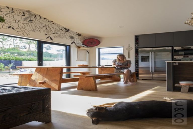 Photo of property in 83 Vinistra Road, Kumeu, 0810