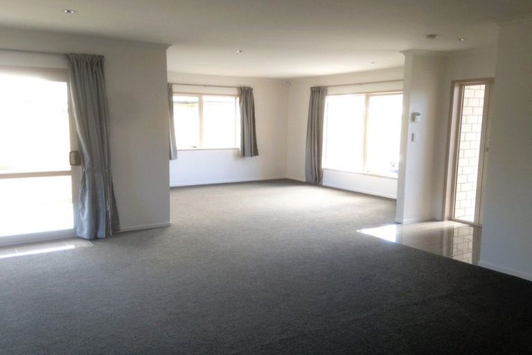 Photo of property in 2 Derwent Place, Flagstaff, Hamilton, 3210