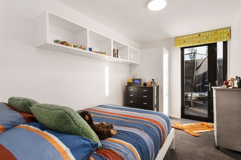 Photo of property in 2 Hammerton Lane, Heathcote Valley, Christchurch, 8022