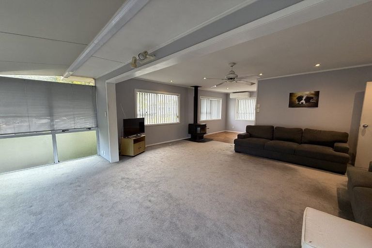 Photo of property in 4 Seakens Way, Glen Eden, Auckland, 0602