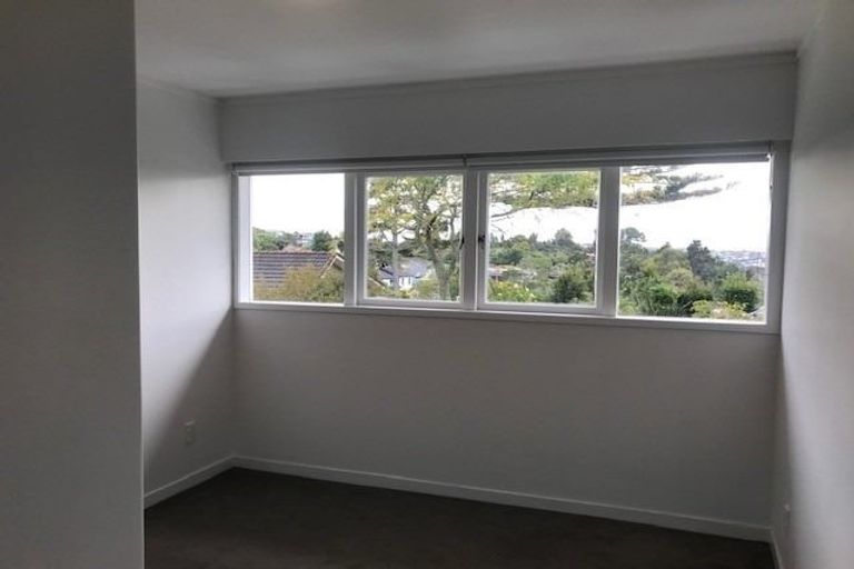 Photo of property in 2 Pine Hill Crescent, Browns Bay, Auckland, 0630