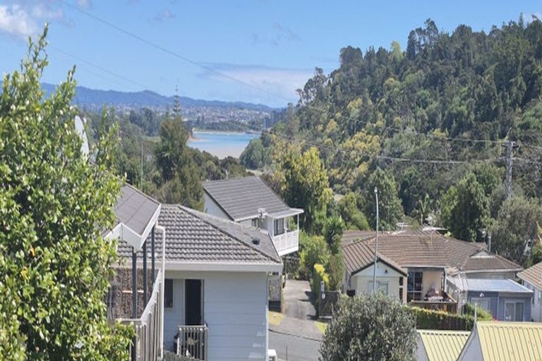 Photo of property in 1/33 Hale Crescent, Bayview, Auckland, 0629