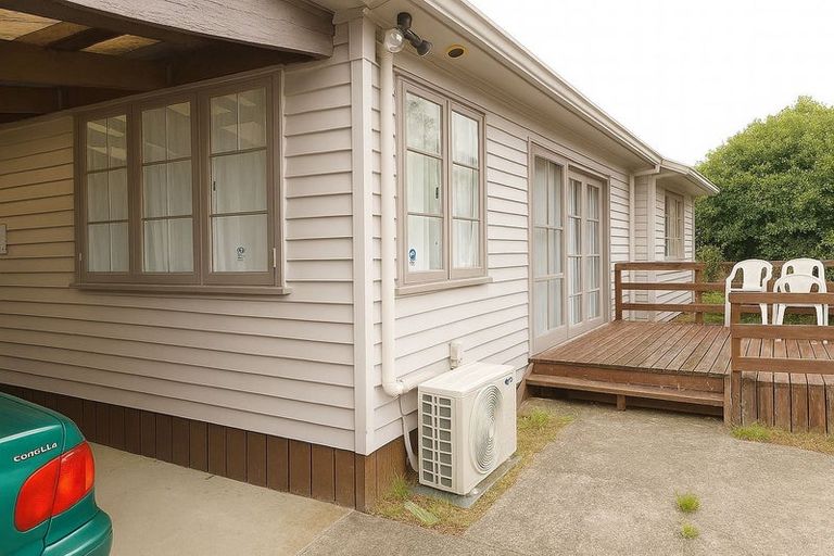 Photo of property in 2/3170 Great North Road, New Lynn, Auckland, 0600