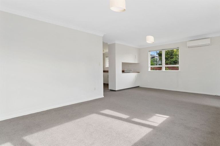 Photo of property in 2/4 Linklater Avenue, Bellevue, Tauranga, 3110