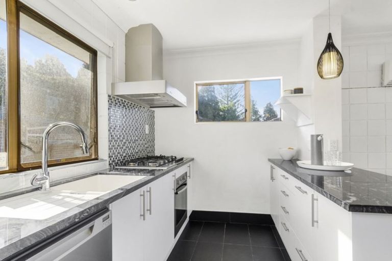 Photo of property in 1/36 Moore Street, Hillcrest, Auckland, 0627