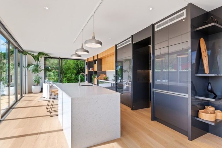 Photo of property in 1 Wood Lane, Fendalton, Christchurch, 8014