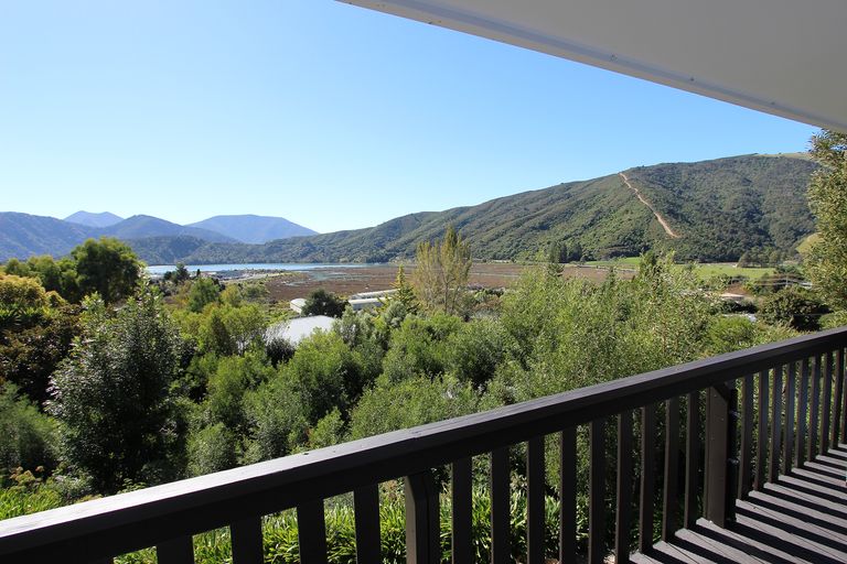 Photo of property in 17 Beach Place, Havelock, 7100