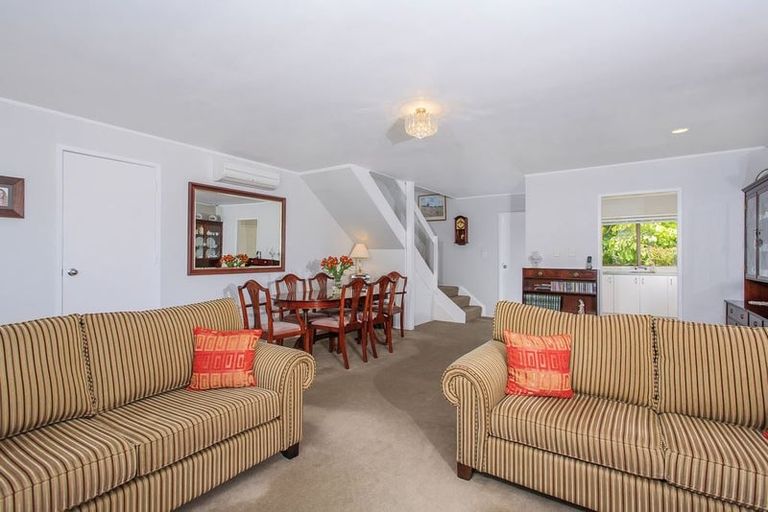 Photo of property in 2/12 Mistletoe Place, Browns Bay, Auckland, 0630