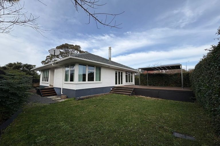 Photo of property in 17b Brookfield Road, Te Atatu Peninsula, Auckland, 0610