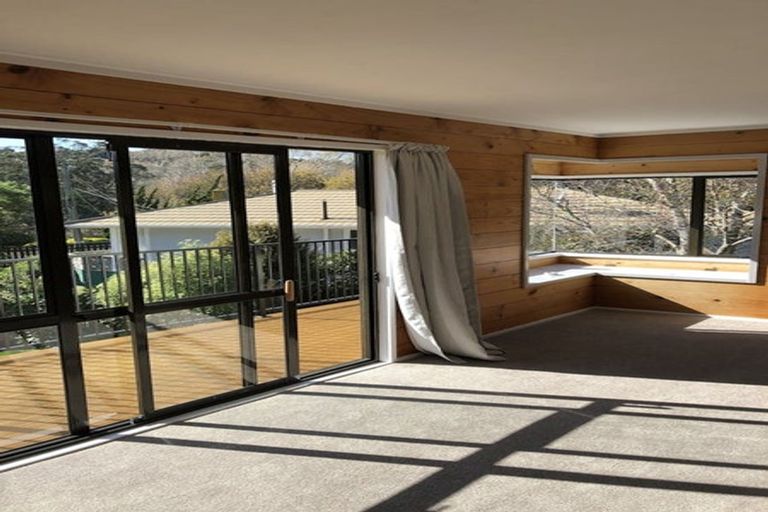 Photo of property in 15a Main Road, Tawa, Wellington, 5028