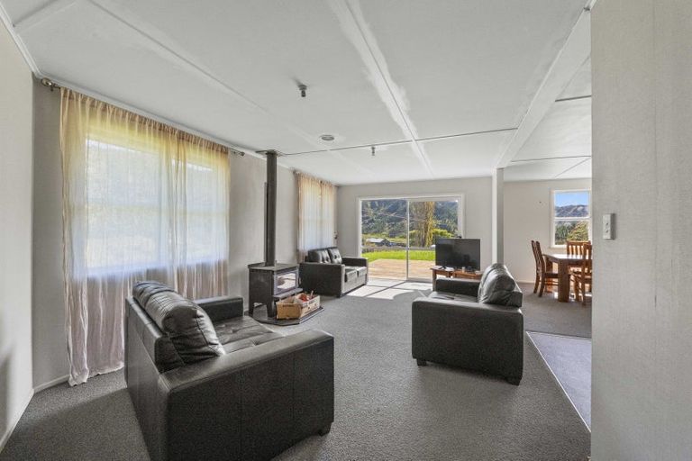 Photo of property in 2560 Rawhitiroa Road, Matemateaonga, Eltham, 4399