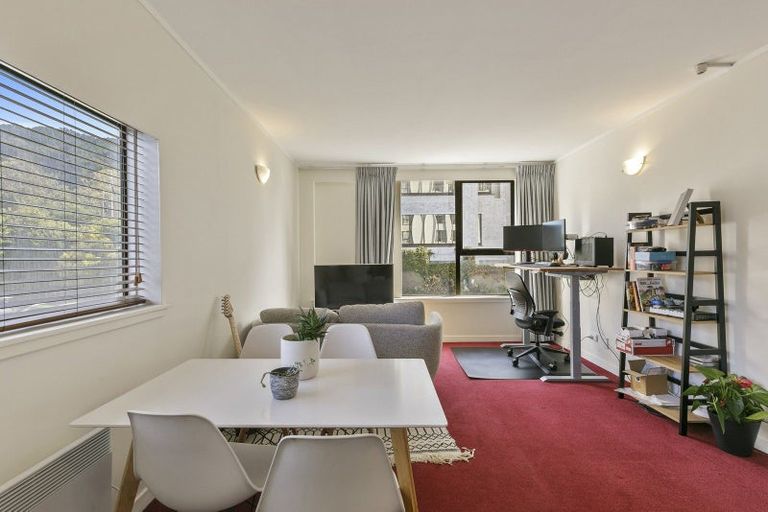 Photo of property in Hobson Court Flats, 11/70 Hobson Street, Thorndon, Wellington, 6011