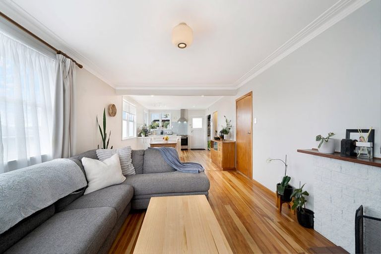 Photo of property in 7 Kelwyn Road, Kelston, Auckland, 0602